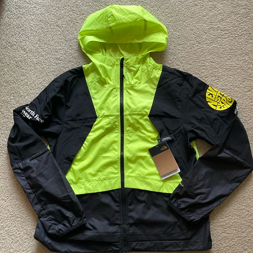NWT The North Face Women’s Trailwear Wind Whistle Jacket size M